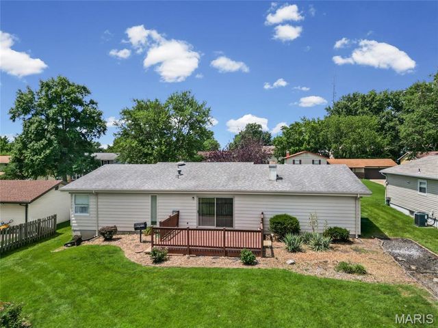 21 Newberry Drive, St Peters, MO 63376
