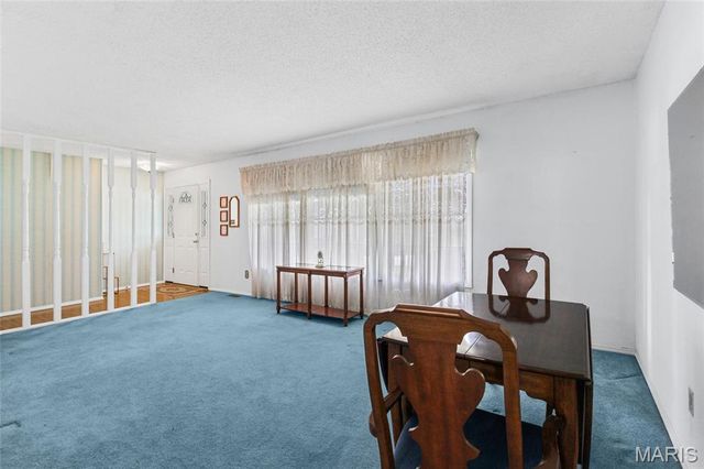 21 Newberry Drive, St Peters, MO 63376