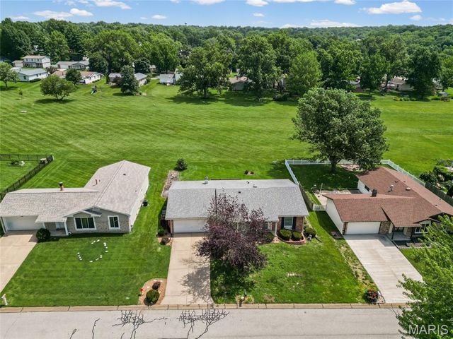 21 Newberry Drive, St Peters, MO 63376