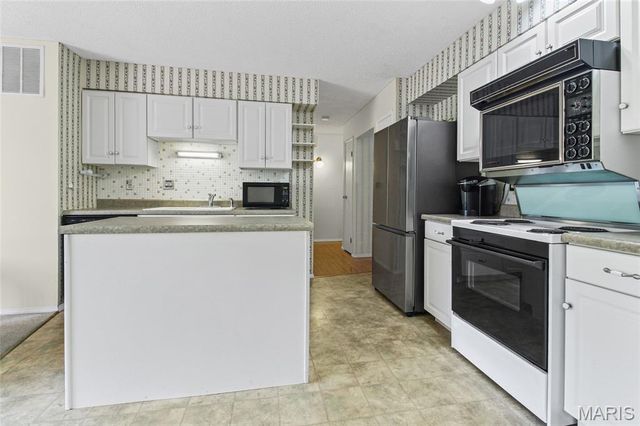 21 Newberry Drive, St Peters, MO 63376