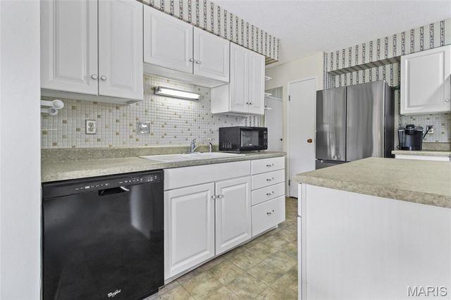 21 Newberry Drive, St Peters, MO 63376