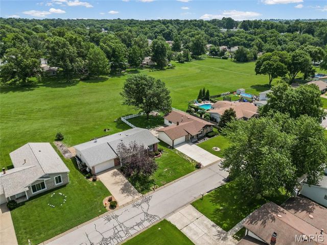 21 Newberry Drive, St Peters, MO 63376