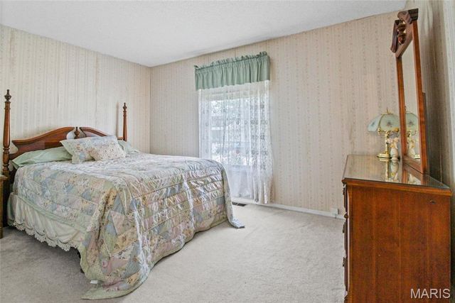 21 Newberry Drive, St Peters, MO 63376