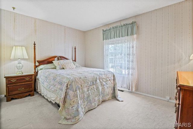 21 Newberry Drive, St Peters, MO 63376
