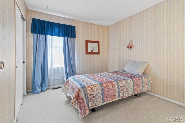 21 Newberry Drive, St Peters, MO 63376