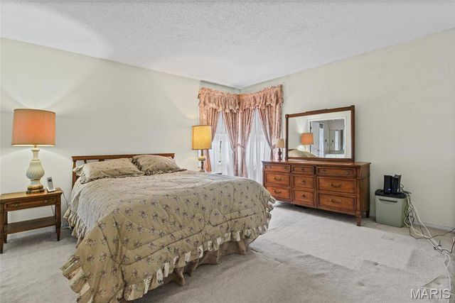 21 Newberry Drive, St Peters, MO 63376