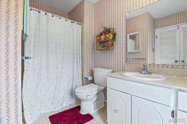 21 Newberry Drive, St Peters, MO 63376