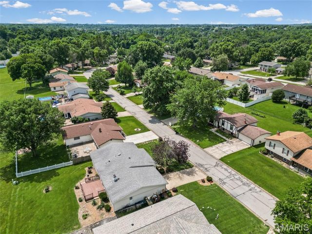 21 Newberry Drive, St Peters, MO 63376