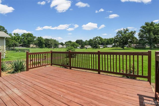 21 Newberry Drive, St Peters, MO 63376