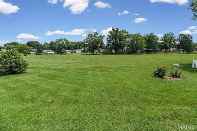 21 Newberry Drive, St Peters, MO 63376