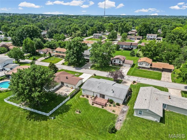 21 Newberry Drive, St Peters, MO 63376
