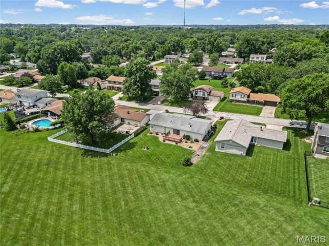 21 Newberry Drive, St Peters, MO 63376