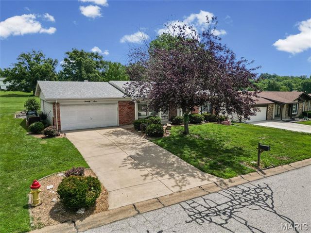 21 Newberry Drive, St Peters, MO 63376