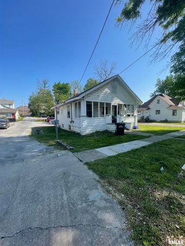 306 W CHERRY Street, Carbondale, IL 62901