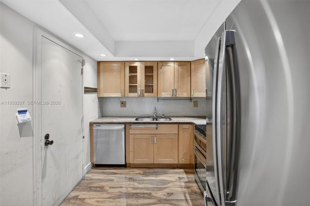 600 Three Islands Blvd 1008, Hallandale Beach, FL 33009