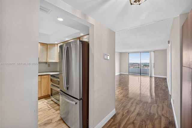 600 Three Islands Blvd 1008, Hallandale Beach, FL 33009