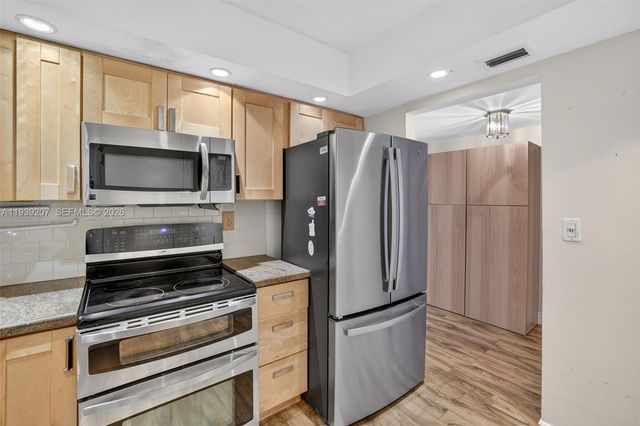 600 Three Islands Blvd 1008, Hallandale Beach, FL 33009