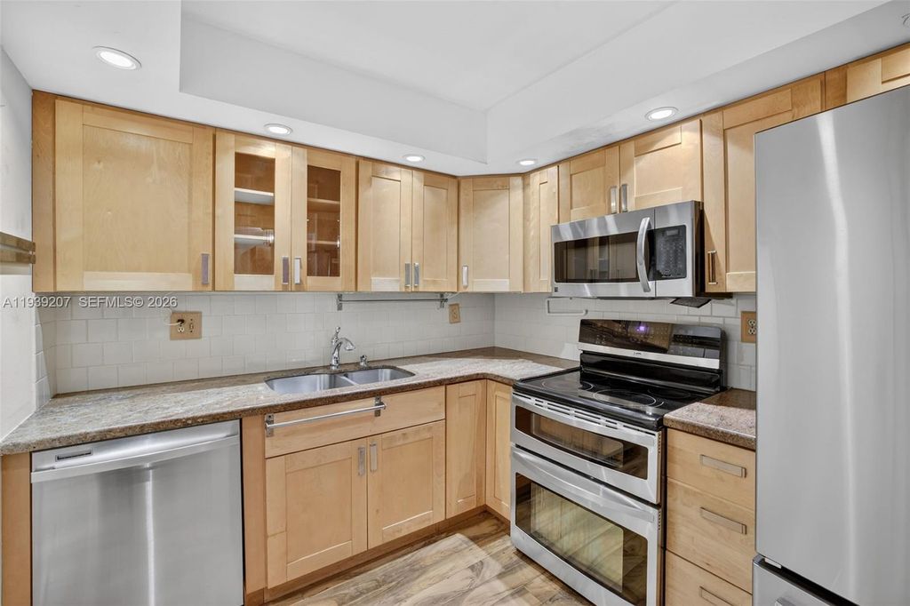 600 Three Islands Blvd 1008, Hallandale Beach, FL 33009