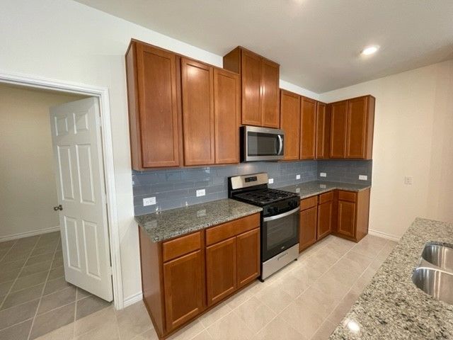 1838 Aslynn Circle, Aubrey, TX 76227