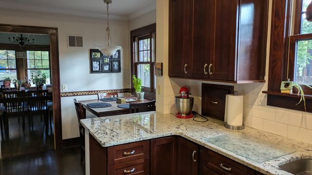 2221 Meadowwood Drive, Toledo, OH 43606