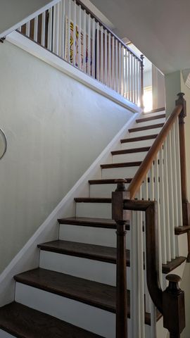 2221 Meadowwood Drive, Toledo, OH 43606