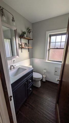 2221 Meadowwood Drive, Toledo, OH 43606