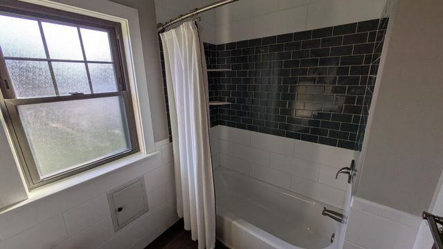 2221 Meadowwood Drive, Toledo, OH 43606