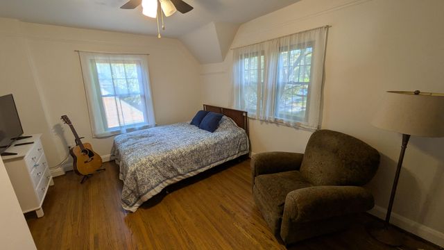 2221 Meadowwood Drive, Toledo, OH 43606