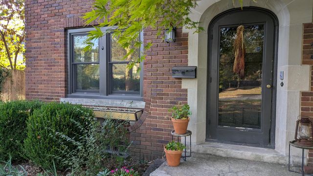 2221 Meadowwood Drive, Toledo, OH 43606