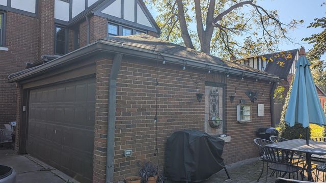 2221 Meadowwood Drive, Toledo, OH 43606