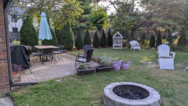 2221 Meadowwood Drive, Toledo, OH 43606