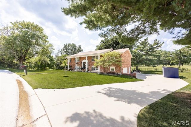 1700 Saint Andrews, O'fallon, IL 62269