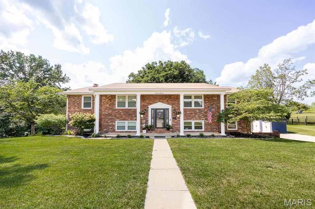 1700 Saint Andrews, O'fallon, IL 62269