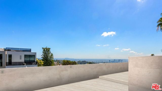 1227 Roberto Lane, Los Angeles, CA 90077