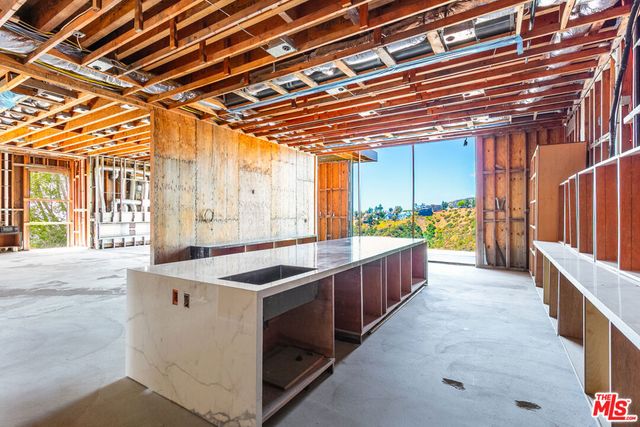 1227 Roberto Lane, Los Angeles, CA 90077