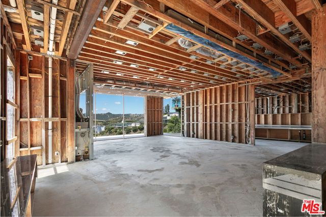 1227 Roberto Lane, Los Angeles, CA 90077