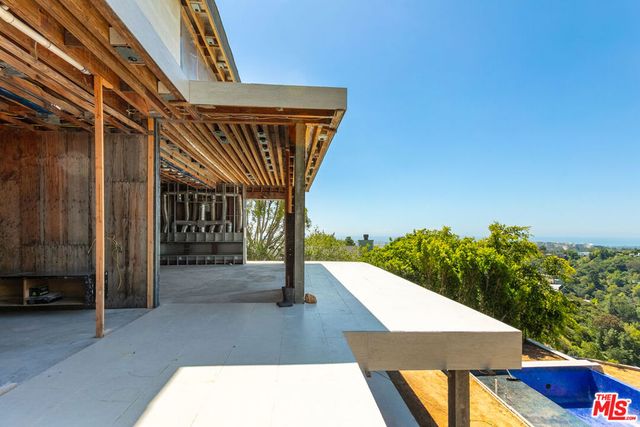 1227 Roberto Lane, Los Angeles, CA 90077