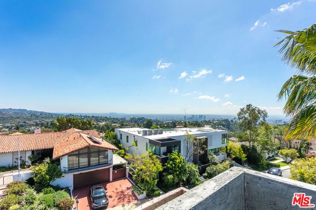 1227 Roberto Lane, Los Angeles, CA 90077