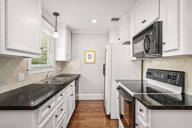 1022 Nicholson Street, Houston, TX 77008