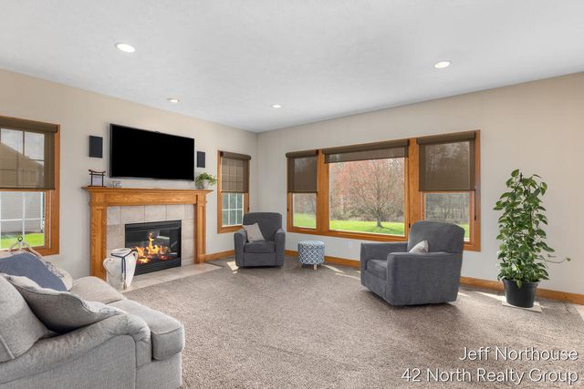 7553 Willow Pointe Drive, Caledonia, MI 49316