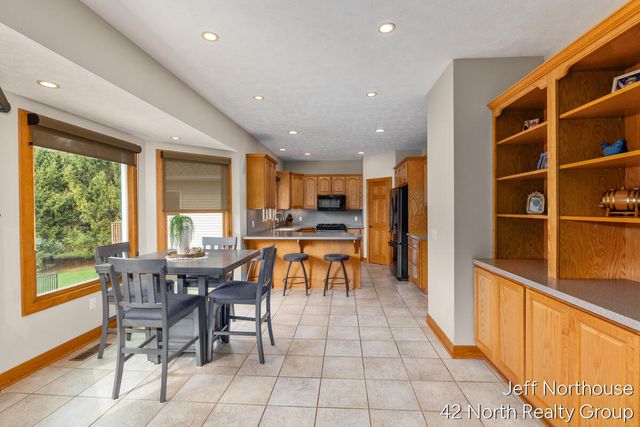 7553 Willow Pointe Drive, Caledonia, MI 49316