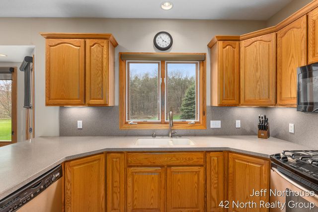 7553 Willow Pointe Drive, Caledonia, MI 49316