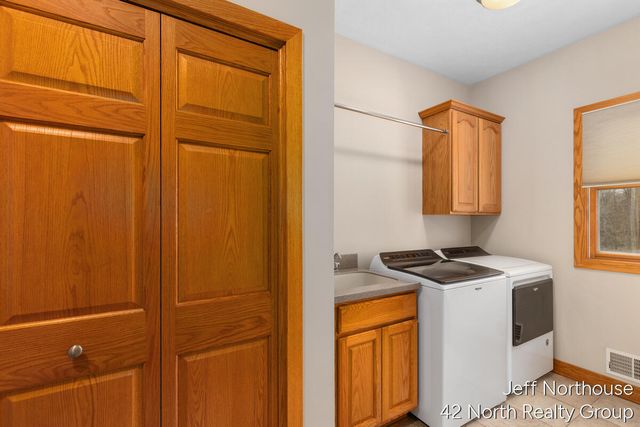 7553 Willow Pointe Drive, Caledonia, MI 49316