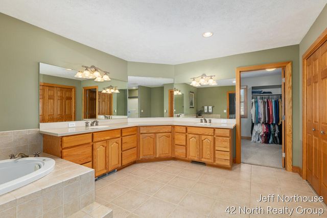 7553 Willow Pointe Drive, Caledonia, MI 49316