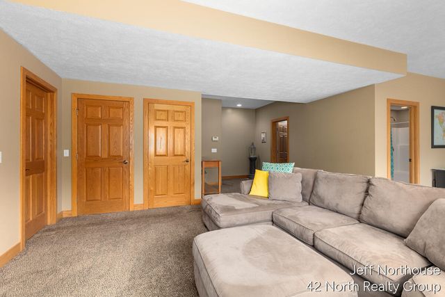 7553 Willow Pointe Drive, Caledonia, MI 49316