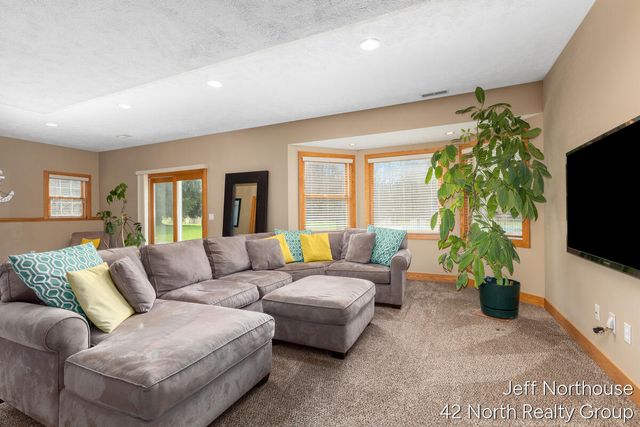 7553 Willow Pointe Drive, Caledonia, MI 49316