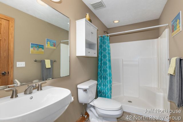 7553 Willow Pointe Drive, Caledonia, MI 49316
