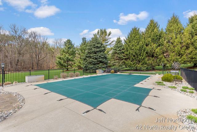 7553 Willow Pointe Drive, Caledonia, MI 49316