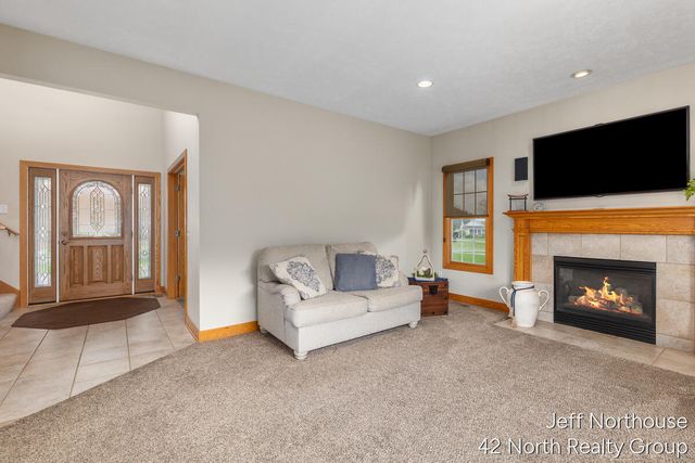 7553 Willow Pointe Drive, Caledonia, MI 49316