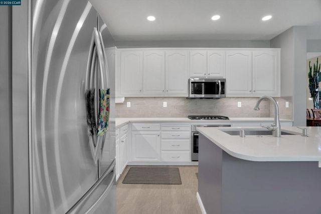 120 Mont St Michel Way, Martinez, CA 94553